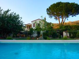 Vida Locrese con piscina salata, hotel v destinaci Gerace