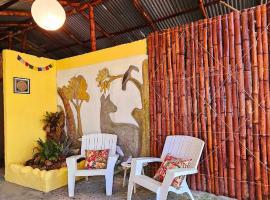 Cuarto Luna - Casa Oropopo, hotel v destinaci Cocles