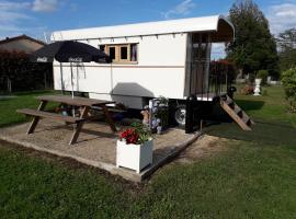 La roulotte des Trois Arbres, self catering accommodation in Oradour-sur-Glane