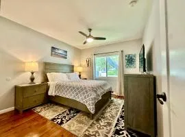 Las Olas Central Oasis, Pool, Parking, Remodeled
