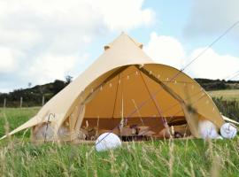 Tylda Tents at Tregonetha Lake - 5m Luxury Bell Tent "Moorhen", camping de lujo en Saint Columb Major