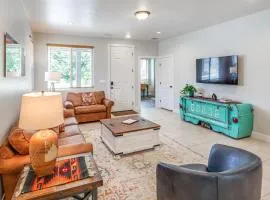 Walk to Flagstaff Urban Trails System: Cozy Home