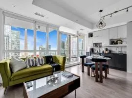 Deluxe 1BR Suite with bird's eye CN Tower Views
