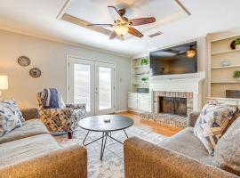 Mobile Townhome Near University of South Alabama!, hotel v destinaci Mobile