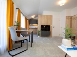 ALURE RESIDENCES 11 - 24h self check-in & private parking next to the apartment building included, CITY CENTER right on SNP Square in a quiet passage, new building, best deal in town، فندق في بانسكا بيستريتسا