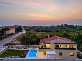 New Luxury Villa with private pool - by TA Leut Agency