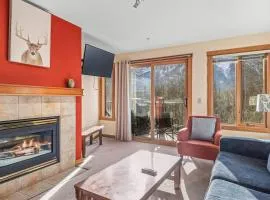 C303 Hidden Gem with MTN andCreek View, Quiet and Private