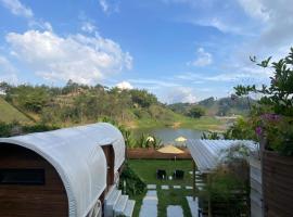 Glamping La Cepa GUATAPÉ, παραλιακή κατοικία σε Guatape