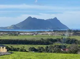 Moko Hiwi Escape Ruakaka - Tūī Suite