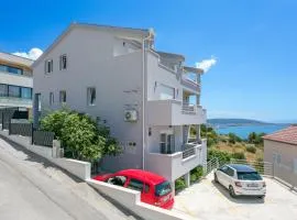 Apartments with parking spaces Seget Donji, Trogir - 23273