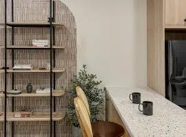 2BR Vinhomes Apartment Swimming pool & villa view