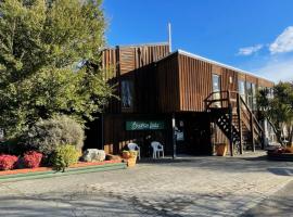 Cedar Chalets and Barkers Lodge, hotel v destinaci Methven