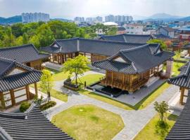Hanok Stay Namwonyechon by Kensington, hotel in Namwon