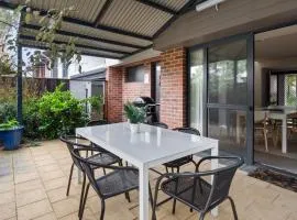 Forest Edge Villa - Family Friendly - Walk To Town