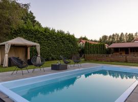 Gospodarstwo Agroturystyczne z BASENEM & SPA i Alpakami, Hotel in Lyck