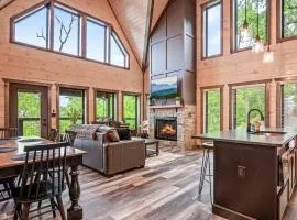 Smoky Bear Vista Brand New Luxury Cabin One Mile from Downtown Gatlinburg