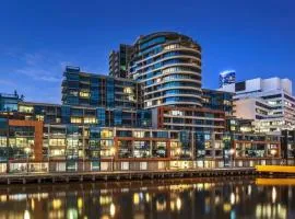 Premium 2-Bedroom Oasis near Yarra River MCEC South Wharf DFO