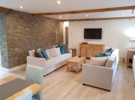 Bright & Airy Pet-Friendly 3BR Home w/ Garden