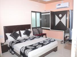 Hotel Yadunandan Rooms & Restaurant, hotel i Rājula