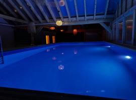 Domki Złote Piaski Kryty Basen Sauna Jacuzzi, ξενοδοχείο σε Jastrzębia Góra