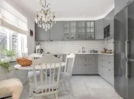 Large 4 bedroom Villa with beautiful garden