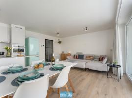 Zwem & Zen - spacious apartment with outdoor pool, ξενοδοχείο σε Nieuwpoort