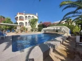 Chalet Los Almendros con piscina privada