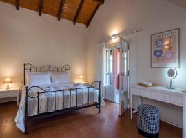 The Roof Family Apartment, Hotel in Alepou