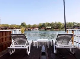 Sidro river house