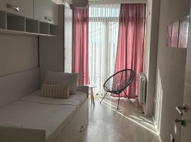 Single Room- Aparthotel GEA, hotel v destinaci Prizren