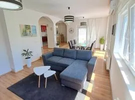 Holiday House Meri