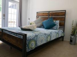 Mi Casa Es Tu Casa, Airport Suites, vacation home in Tampa
