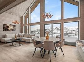 Flygende utsiktshytte med magisk utsikt, hotel with hot tubs in Sogndal
