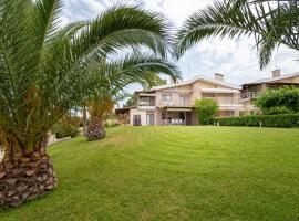 Summer Sea Villa Athina - Fourka Beach Halkidiki、スカラ・フォルカスのホテル