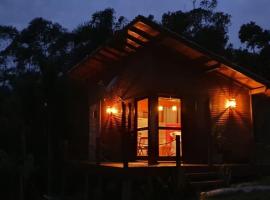 Chalé aconchegante com hidro no pé da serra, chalet de montaña en Orleans