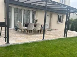 Maison spacieuse avec terrasse à Pontault-Combault