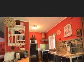 Agréable chalet en pleine nature, hotel v destinaci Houffalize