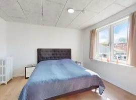 Entire House in the City, 3 big bedroom with 4 Bed