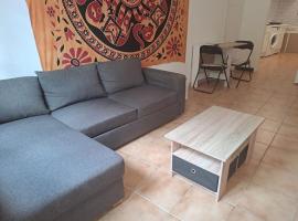 Logement 50 m de la plage Arrivée et Départ Autonome, hotel v destinaci Collioure