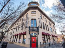 Modern Condo Inside The Historic St Regis, hotel in Grand Junction