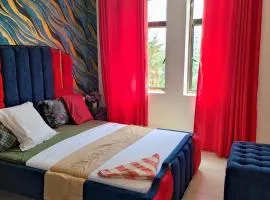 Unique Queen's Apartment