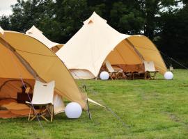 Tylda Tents at Heydaze Campsite - 5m Luxury Bell Tent "Badger", Hotel in Lostwithiel