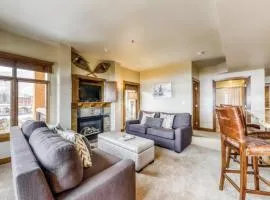 Unequalled Ski in Out, Next to Gondola, Sundial 2BR, Pool, Hot tub, Condo Nast Winner C316