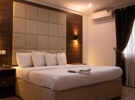 Devine hotel and apartment, hotel u gradu Oshosun