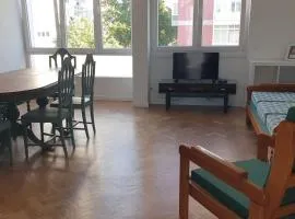 5min walk to Subway & 10min drive to Airport