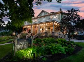 The Foxglove Inn, hotel poblíž Door County Cherryland - SUE, 
