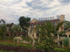 Bailu Island Holiday Hotel, hotel i Yibin