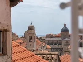 L & M Apartment - Perfect Old Town Location Two Bedroom House