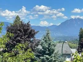Cozy Guest Rooms Near UBC, Downtown and Beaches