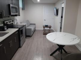 PineOrange Home, hotel em Saskatoon